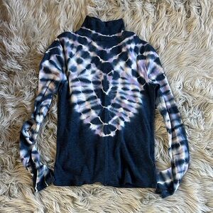 🌷🌷Free People Long Sleeve with Lavender Tie-Dye Heart small